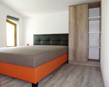 sz&aacute;ll&aacute;s apartman
